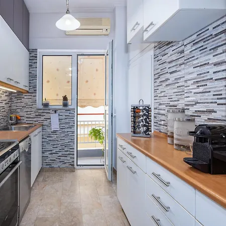 Apartment Athenian Oasis Near Metro Mall