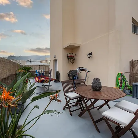 Athenian Oasis Near Metro Mall Apartment *