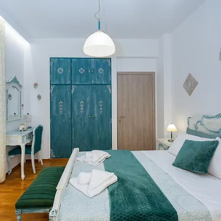 Apartment Athenian Oasis Near Metro Mall