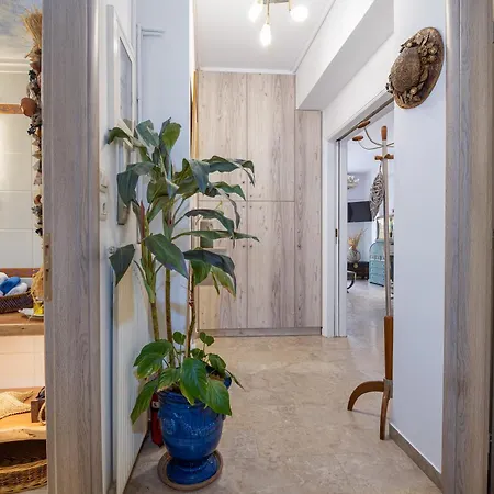 Athenian Oasis Near Metro Mall *