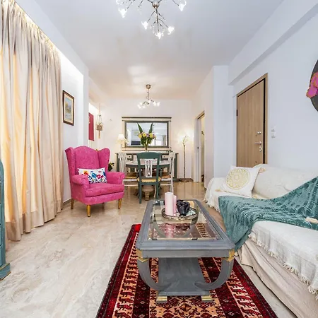 Athenian Oasis Near Metro Mall *