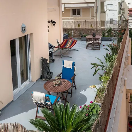 Apartment Athenian Oasis Near Metro Mall